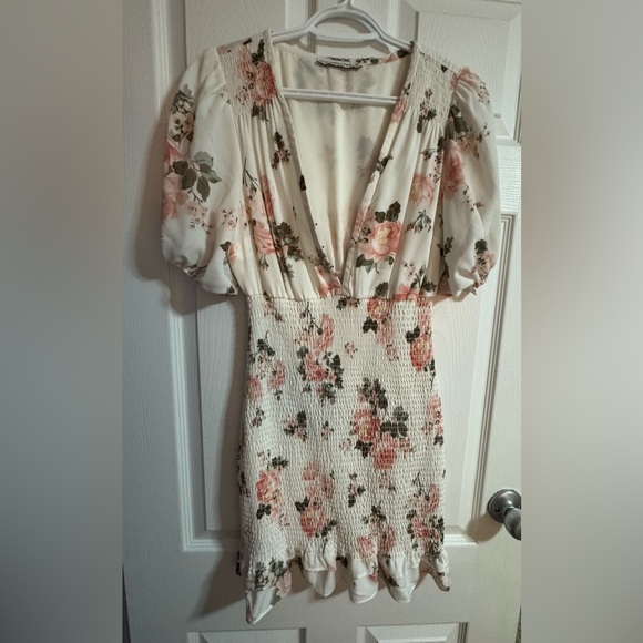Abercrombie & Fitch Dresses & Skirts - Abercrombie & Fitch Floral half Sleeve Dress